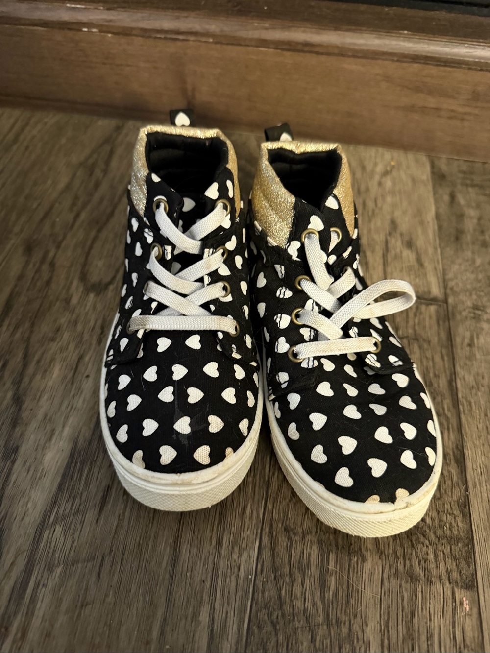 Kids Heart-Print High-Top Sneakers with Gold Accent